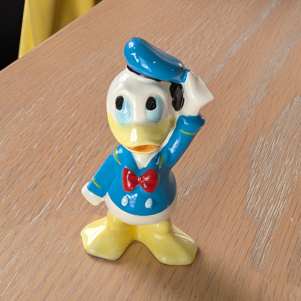 Vintage Walt Disney Collectible 2.5" Ceramic Donald Duck Figurine Made In Japan